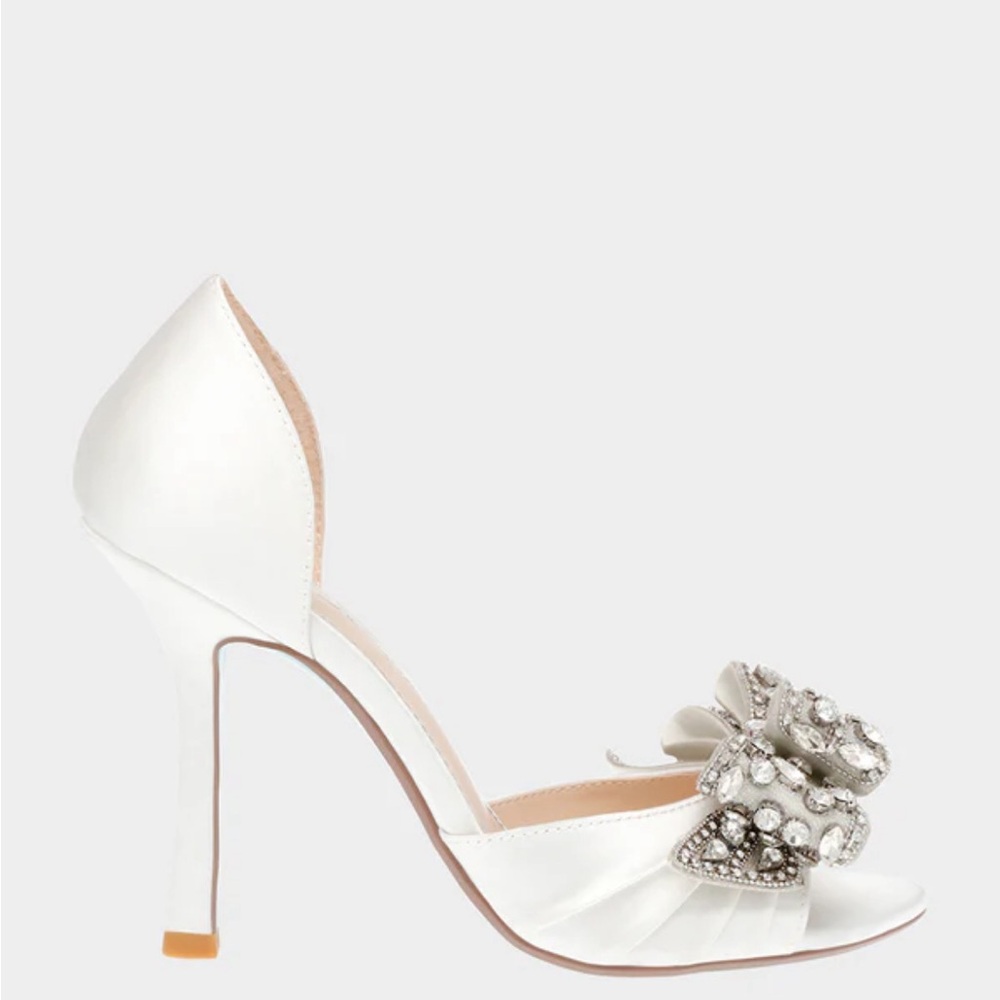 Betsey Johnson LANDN heel. Ivory 6